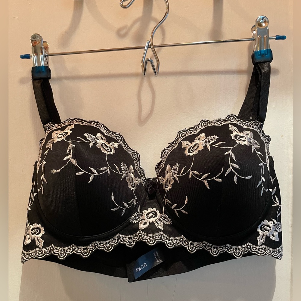 Black/White Bra- No brand Tag (38C)